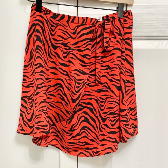 Sunday Best Flowy Wrap Mini Skirt - Cat Animal Print - 2 - Picture 5 of 10